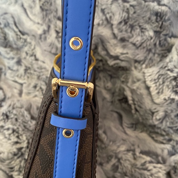 Michael Kors Camden Crossbody - Picture 4 of 10